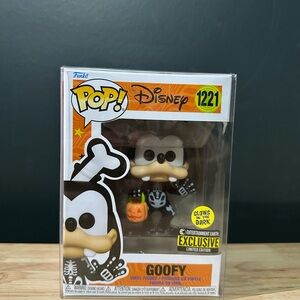 Funko Pop Disney Halloween goofy glow in the dark entertainment earth exclusive